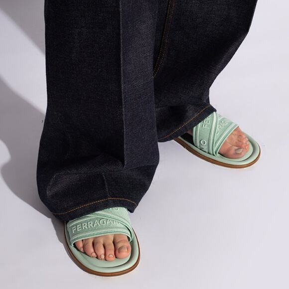 NIB$775 Ferragamo Laurene Logo Print Straps Flat Slides Sandals 6 C, 36.5 - Picture 16 of 16